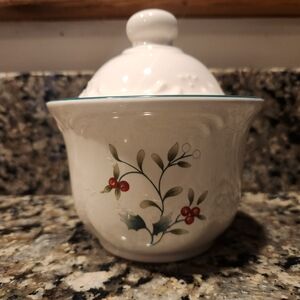 Pfaltzgraff Winterberry Sugar Bowl With Lid